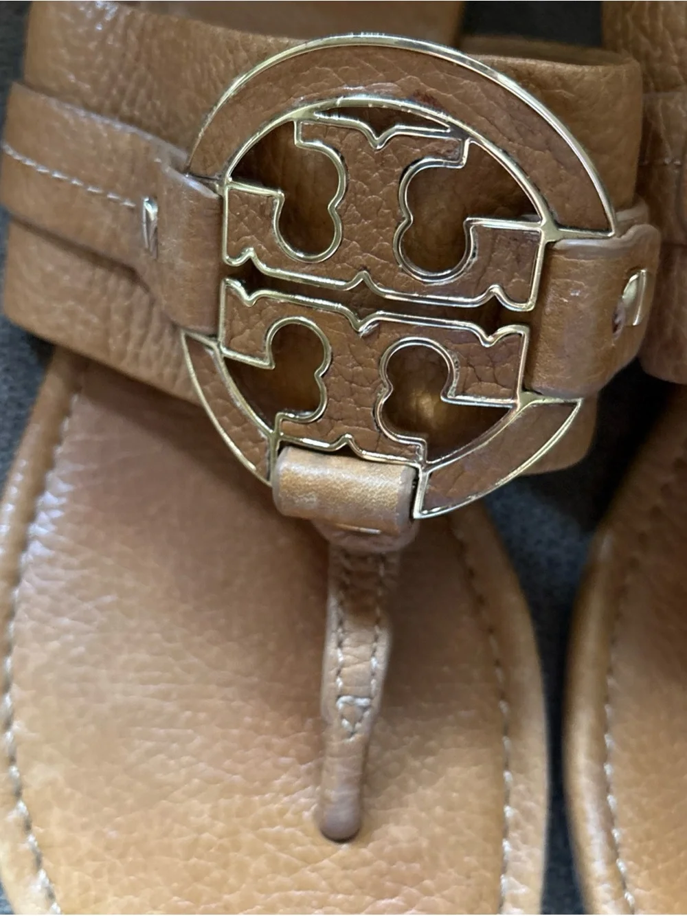 Tory Burch Miller Women's Camel Pebble Leather  Thong Sandals Logo Size 8